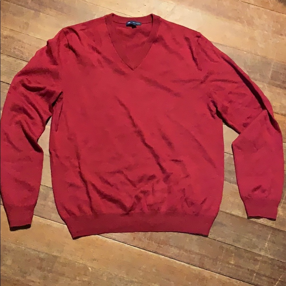Gap men’s Italian merino wool v-neck sweater